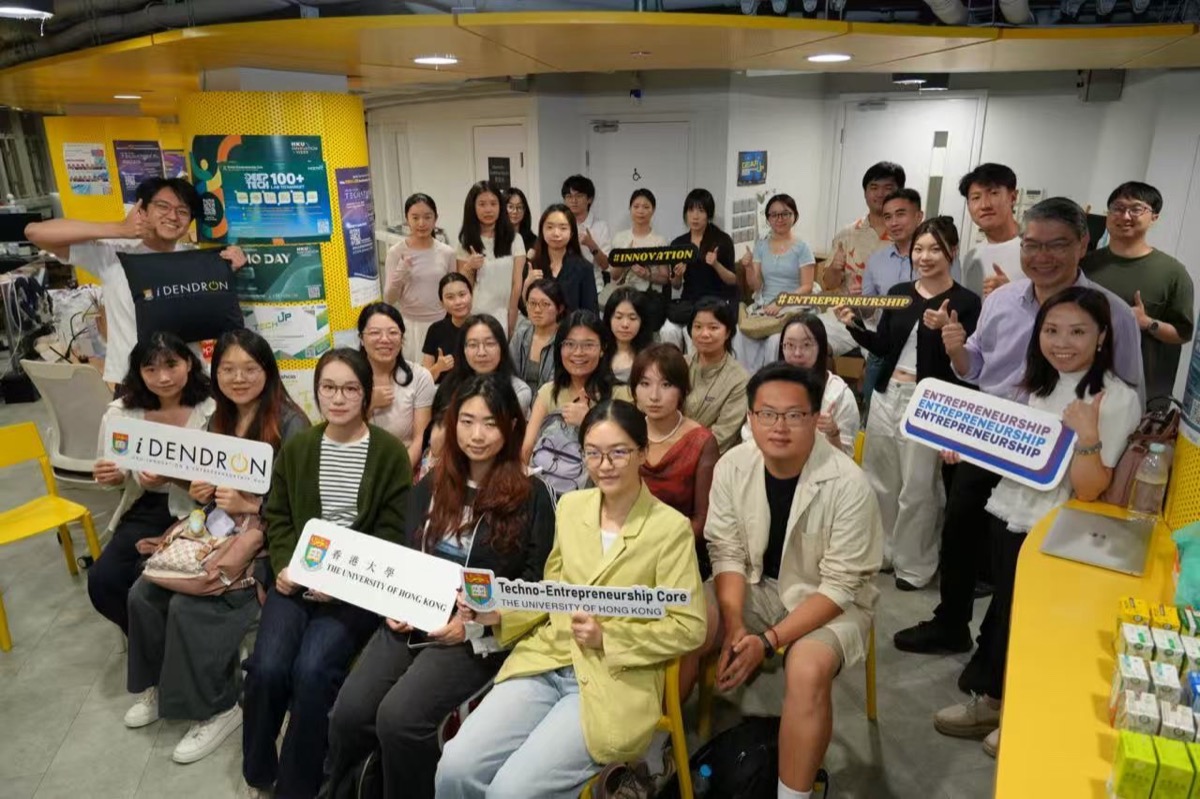 结课合影：学生与老师合影留念，见证一学期的成长