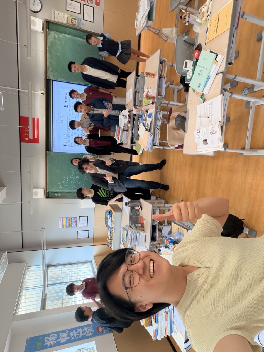 结课合影：学生与老师合影留念，见证一学期的成长